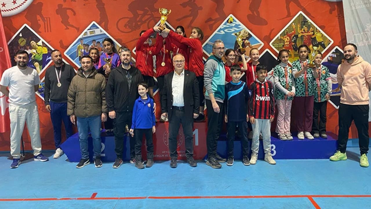 Afyonkarahisar'da Küçük Kızlar Masa Tenisi Şampiyonları Belli Oldu