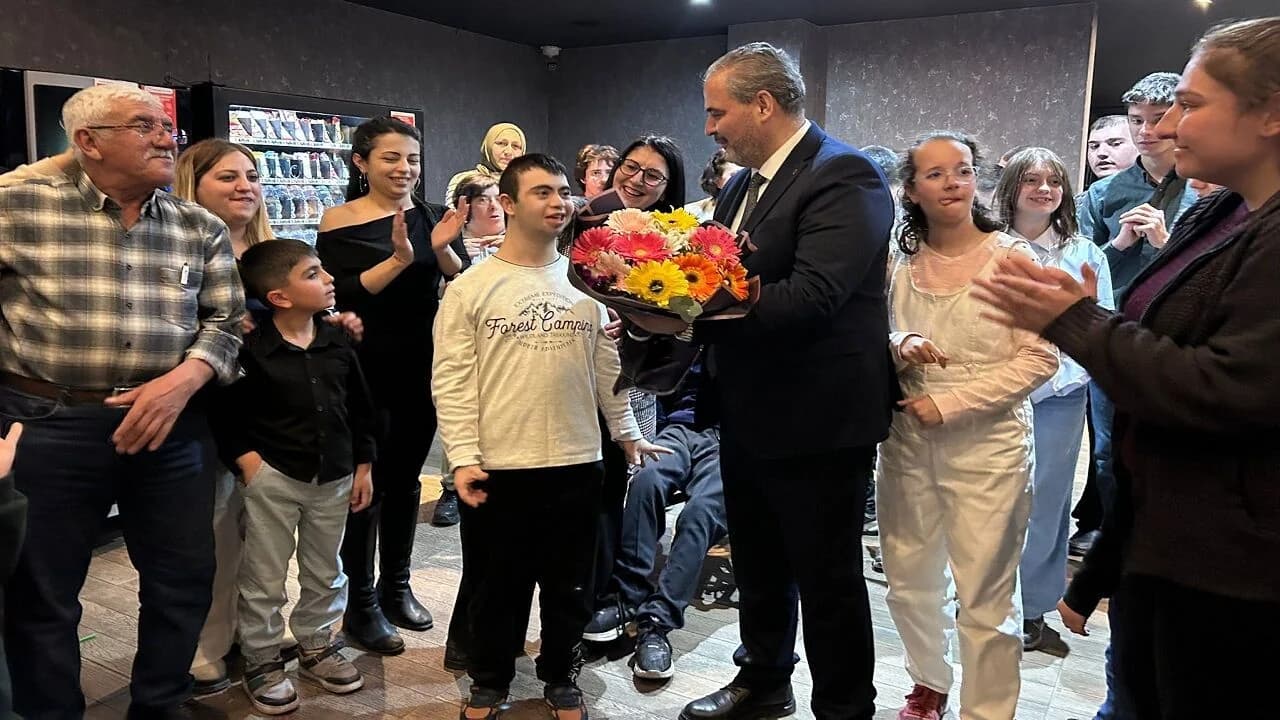 AFSÜ'den Otizmli Çocuklar ve Ailelerine Anlamlı İftar: Rektör Aslan'a Tıp Bayramı Sürprizi