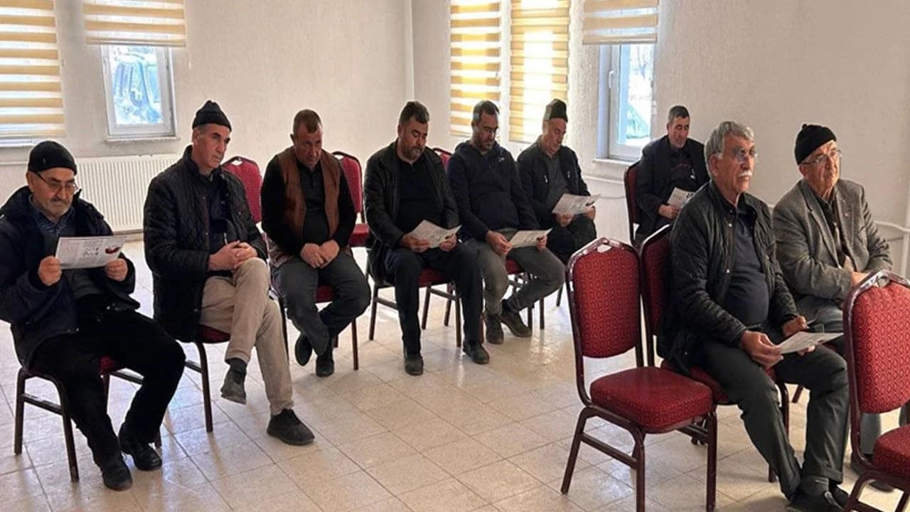 Afyonkarahisar'da Çiftçilere Yönelik Bilinçli Sulama ve Gübreleme Eğitimi Düzenlendi