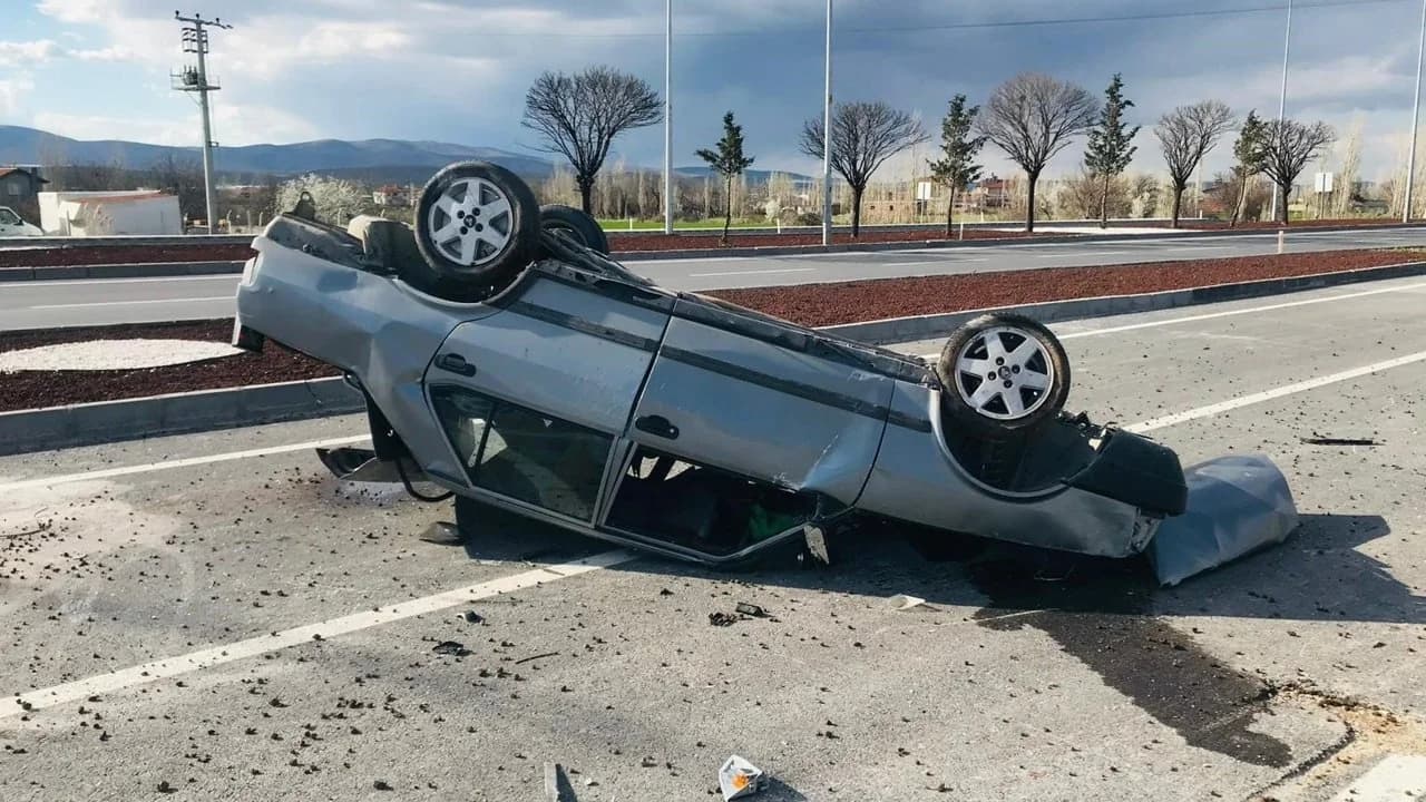 Bolvadin'de Feci Çarpışma: Takla Atan Otomobilin 150 Metre Sürüklendiği Kaza Kamerada