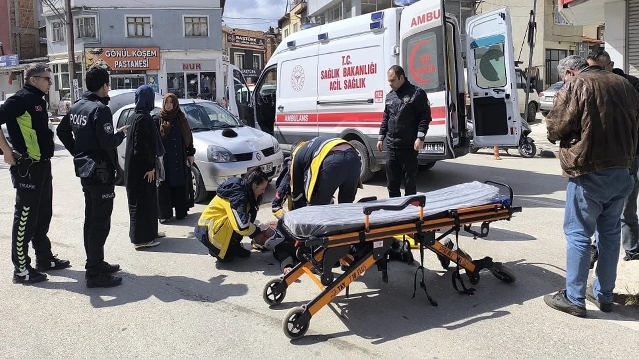 Şuhut'ta Korkutan Kaza: Otomobilin Çarptığı Yaya Ağır Yaralandı