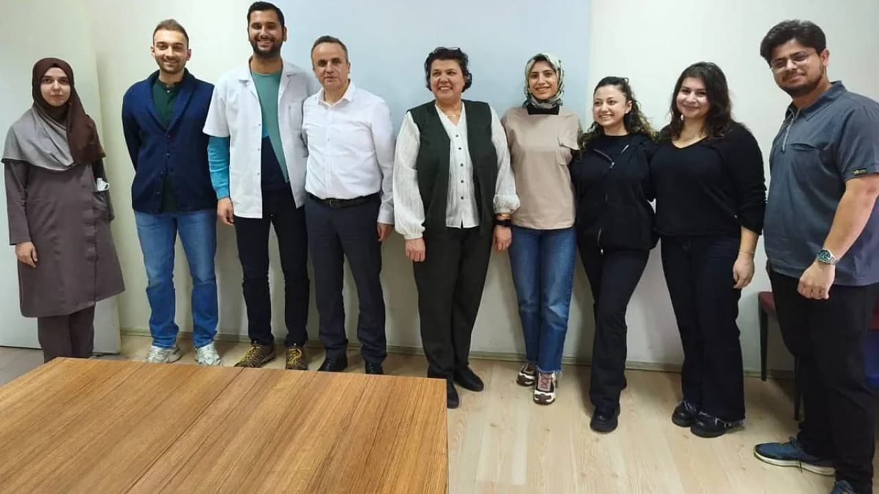 AFSÜ Diş Hastanesi’nde Hasta Memnuniyeti Ön Planda: Başarılı Personele Teşekkür Belgesi