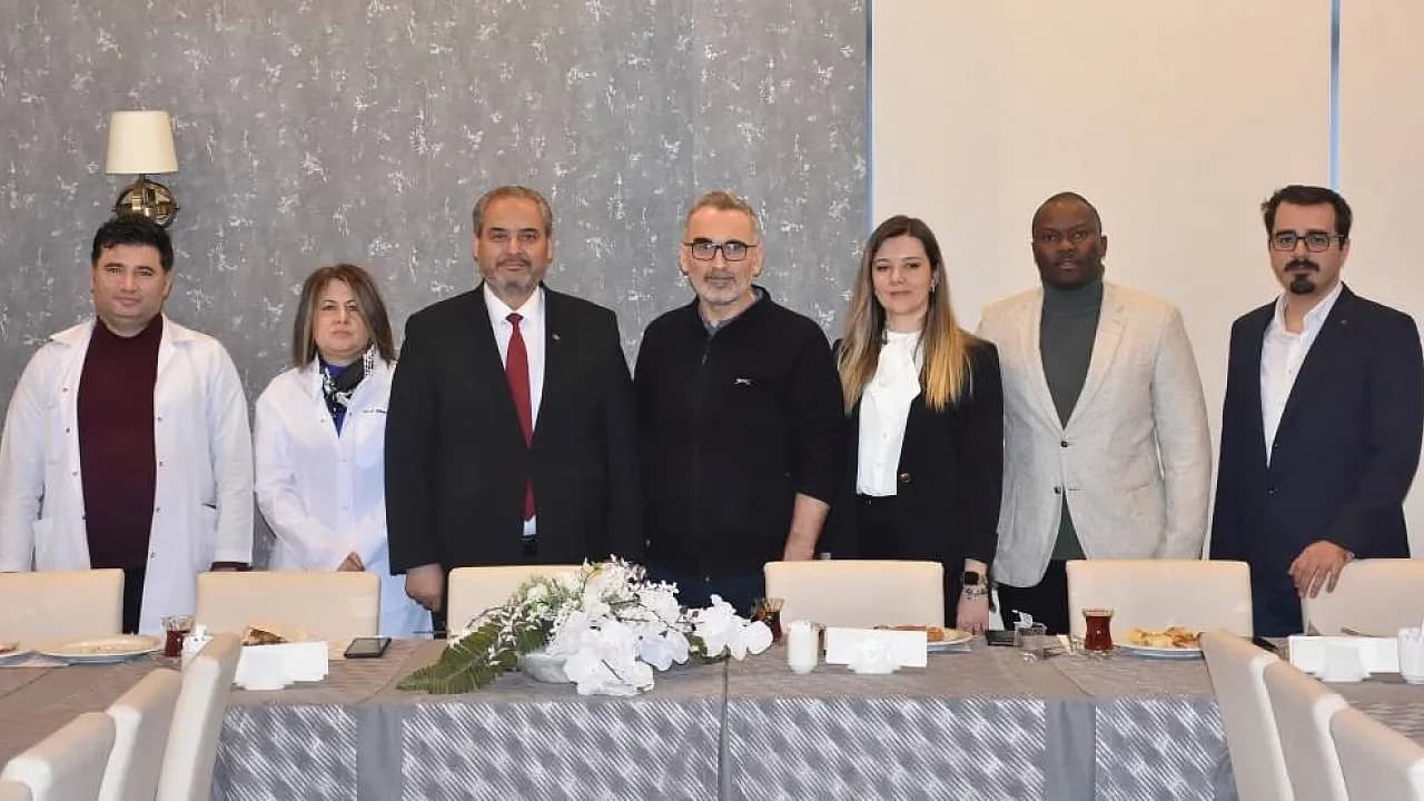 AFSÜ Göz Hastalıkları Kliniği’nden Avrupa Başarısı: İki Akademisyen EBO Sınavını Kazandı