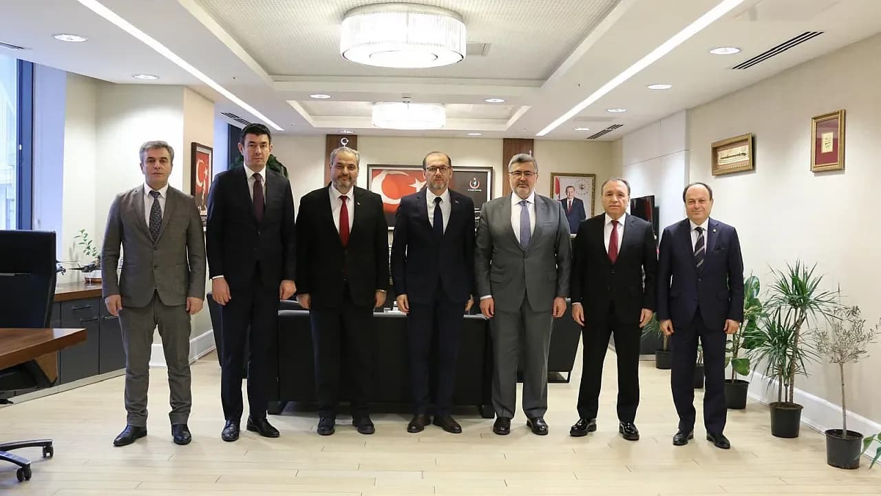 Afyonkarahisar’a Stratejik Yatırım: Sağlık ve Savunma Endüstri Bölgesi İçin Ankara’da Kritik Zirve