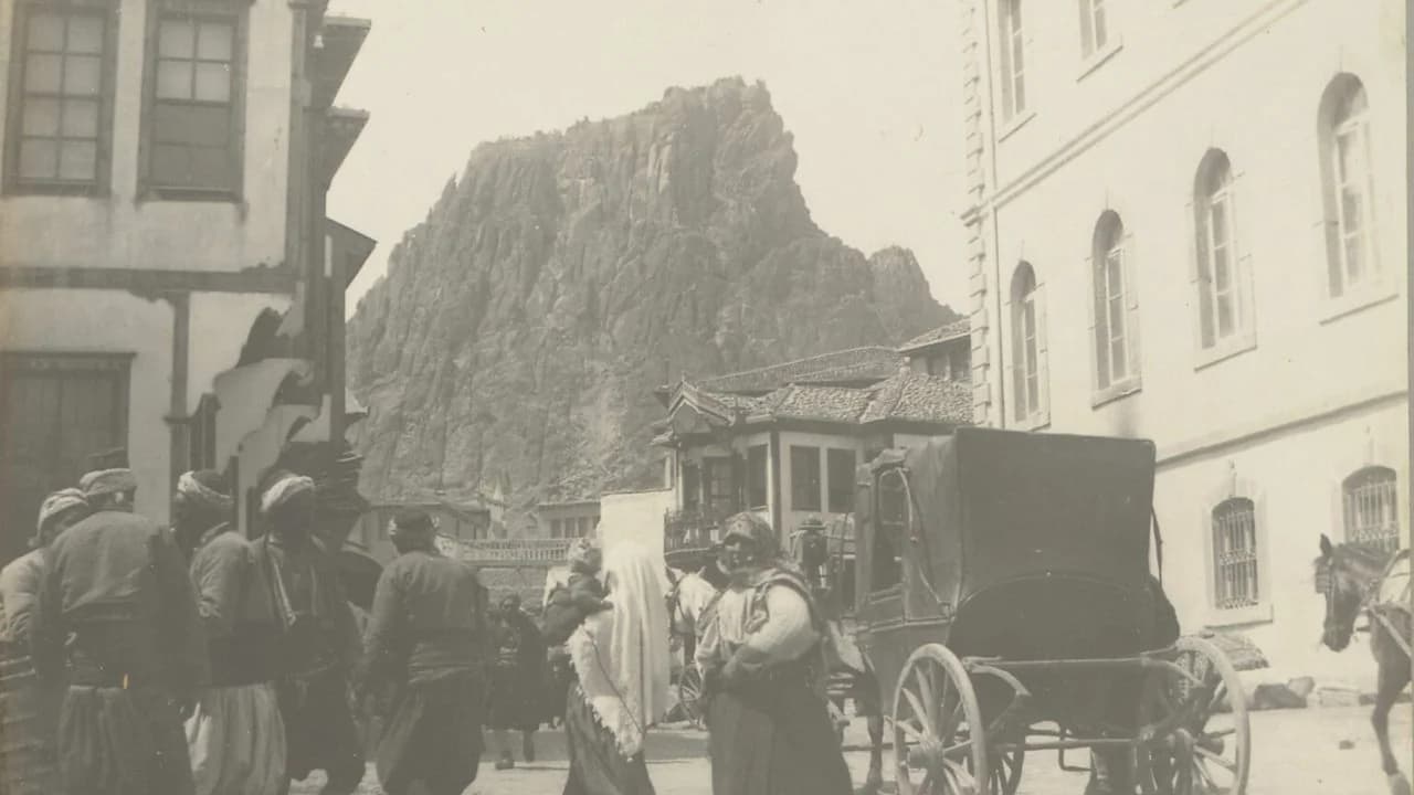 Tarihin Sessiz Tanığı: 19. Yüzyılın Afyonkarahisar'ı "Anadolu-i Şahane Menazırı" Albümünde Yeniden Canlanıyor