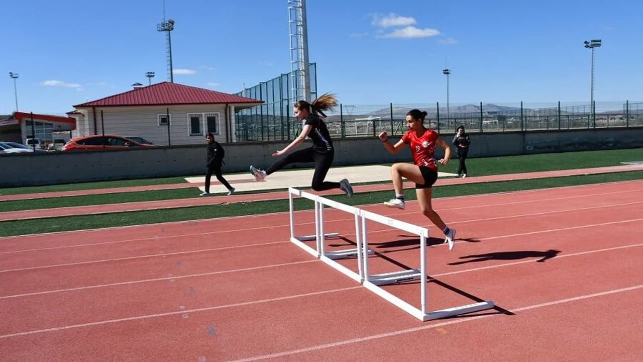 Afyonkarahisar'da Genç Atletlerin Kıyasıya Mücadelesi Tamamlandı