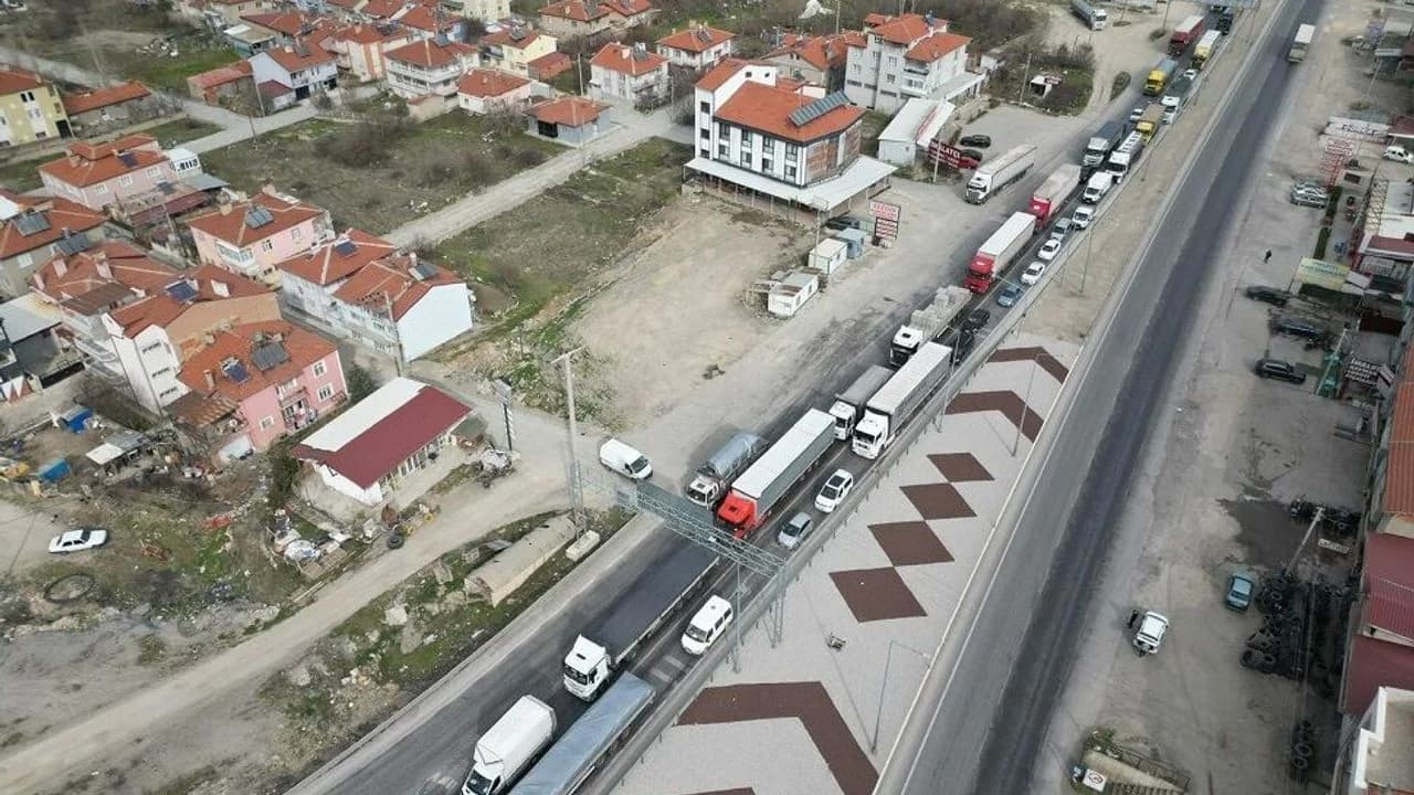 Afyonkarahisar Kara Yollarında Erken Bayram Trafiği Alarmı