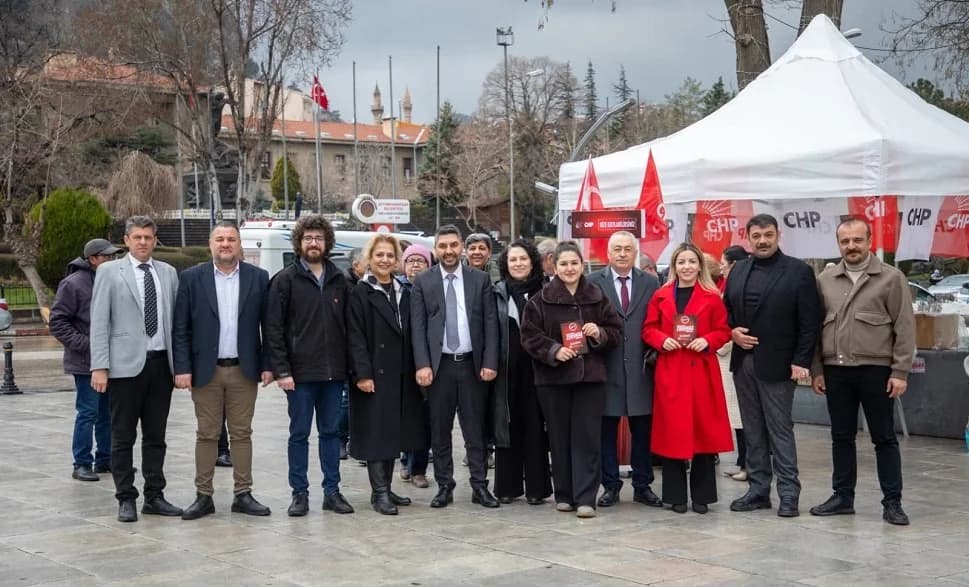 Afyonkarahisar'da CHP'den "Katlanmak Zorunda Değilsiniz" Sloganıyla Üye Kayıt Kampanyası