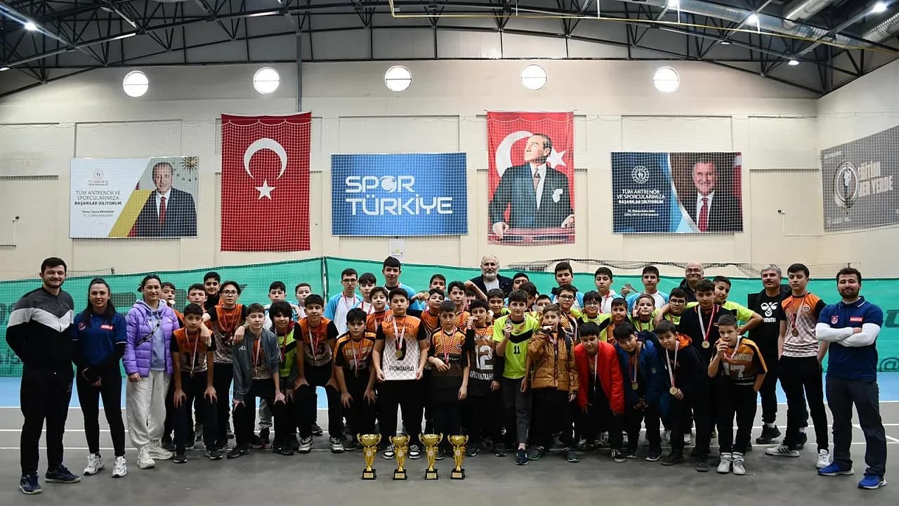 Afyonkarahisar’da Parkenin Efendileri Belli Oldu: Maver Kemal Arsoy Çifte Kupa ile Döndü