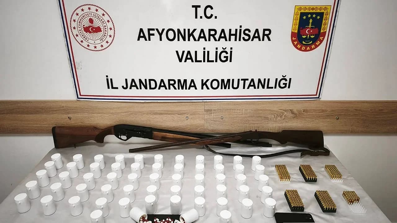 Sülümenli'de Jandarmadan Zehir Operasyonu: Binlerce Hapla Yakalanan Şahıs Tutuklandı