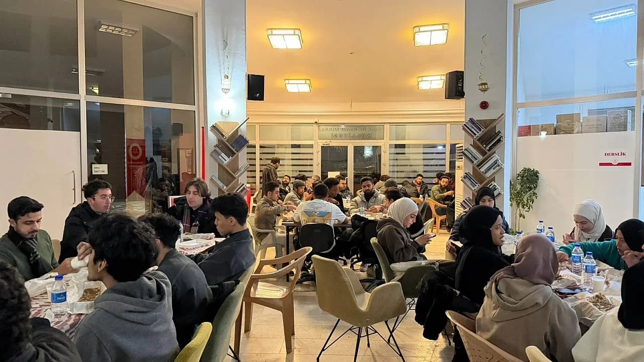 Afyonkarahisar’da Gençlik ve Kültür Köprüsü: Diyanet Gençlik Merkezi’nde Anlamlı Buluşma