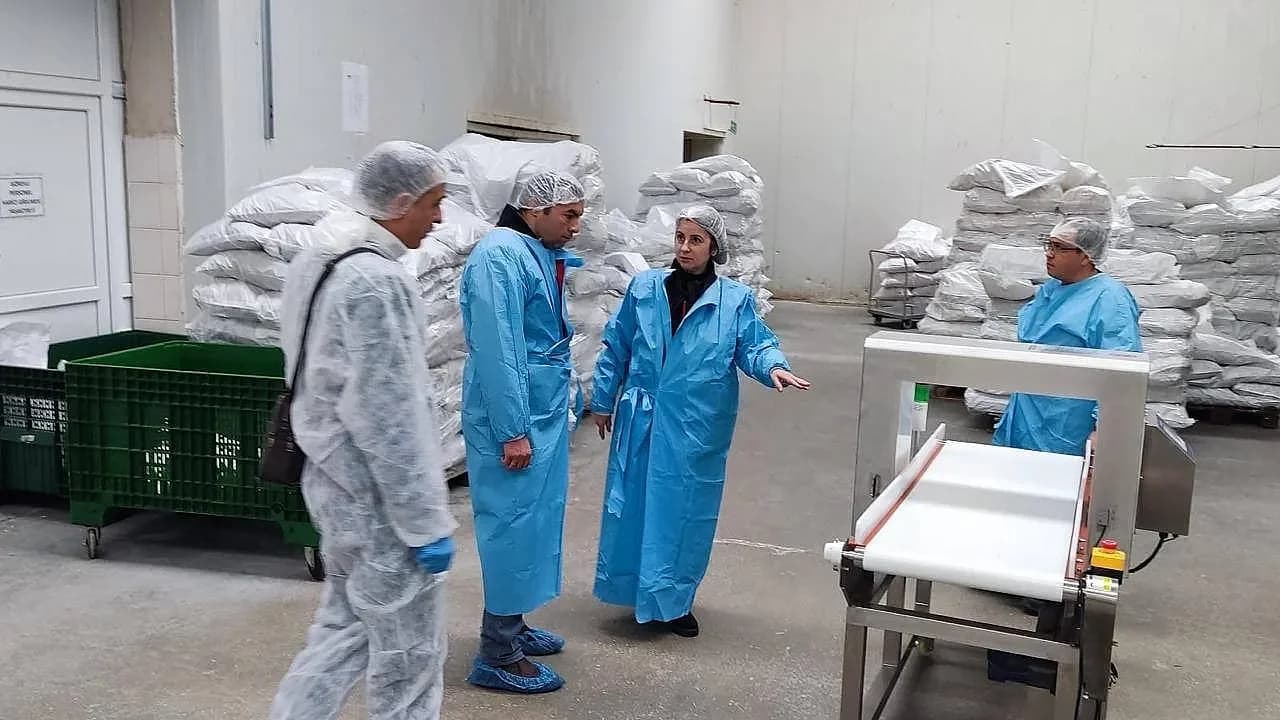 Afyon’da Katma Değerli Üretim: Köpek Çiğneme Ürünleri Tesisine Resmi Denetim