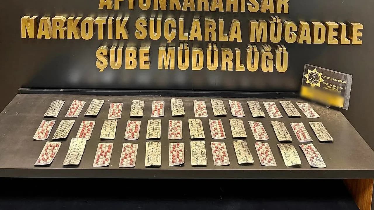 Düzağaç’ta Yolcu Otobüsüne Operasyon: 557 Adet Sentetik Ecza Ele Geçirildi