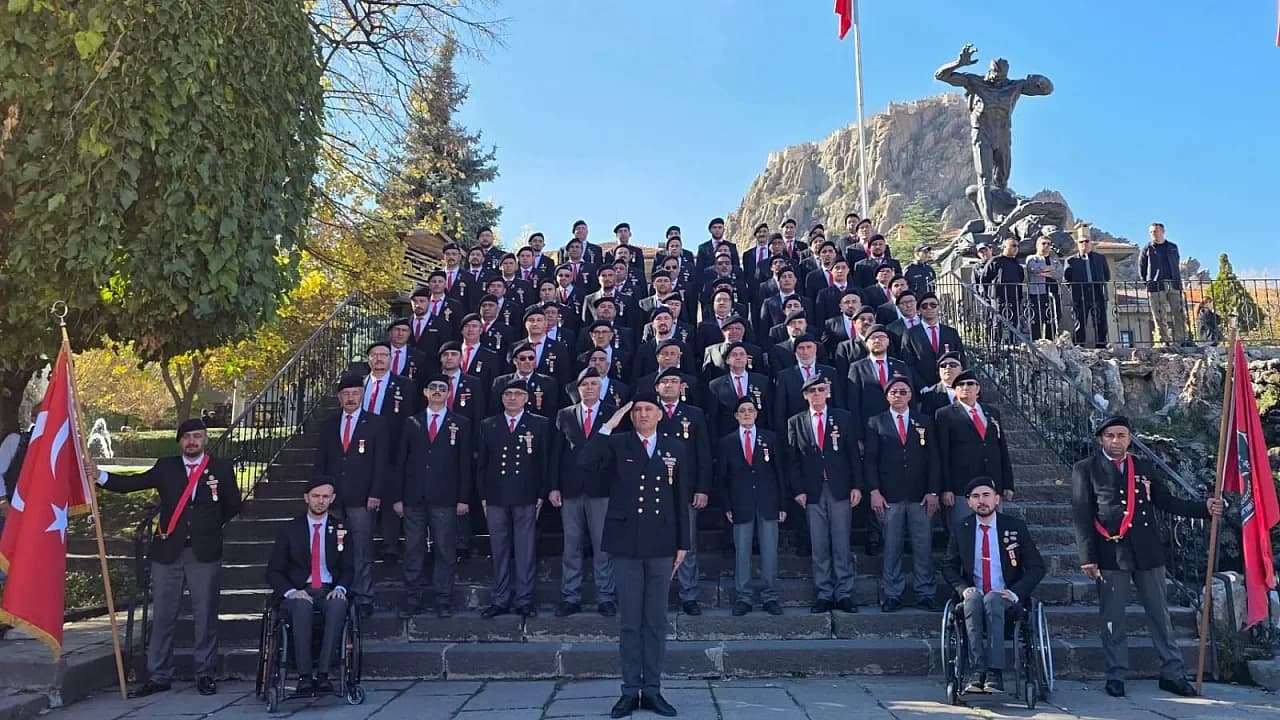 Afyonkarahisar’dan Sınır Hattındaki Bayrak Provokasyonuna Sert Rest: Sabrımızla Oynamayın