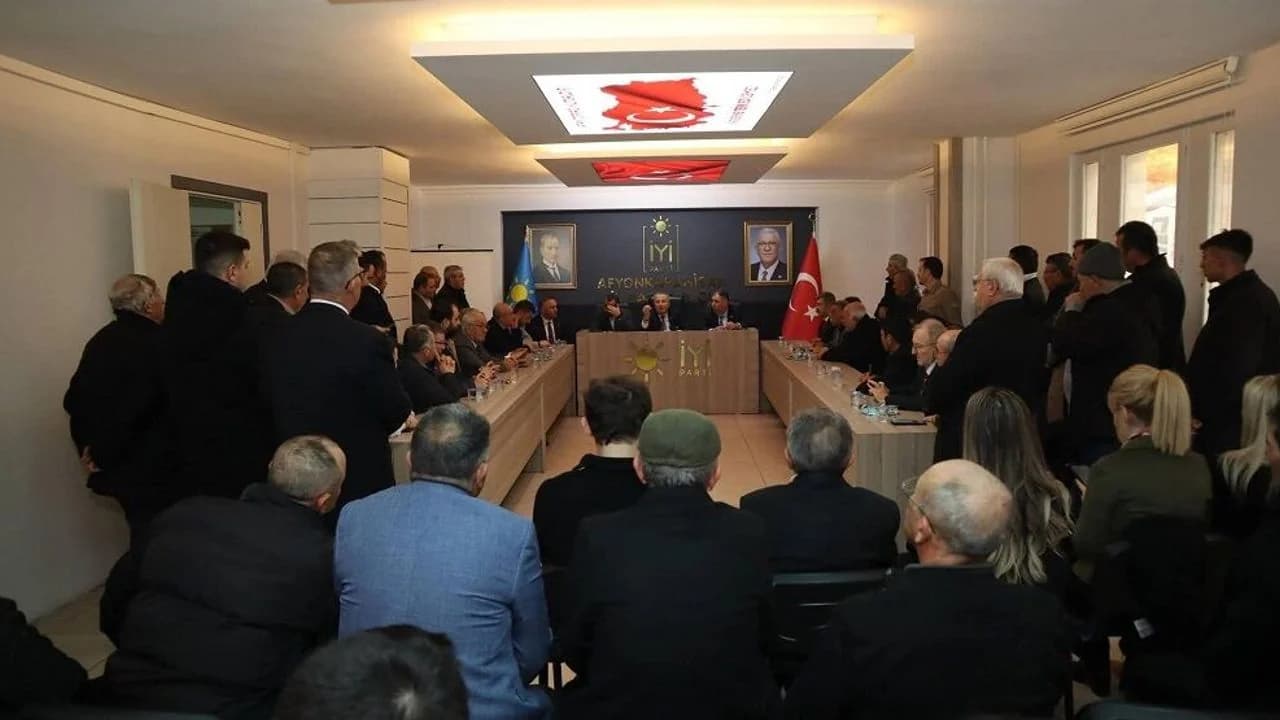 İYİ Parti Afyonkarahisar Teşkilatında Geniş Katılımlı Bayramlaşma: Siyasette Diyalog Rüzgarı