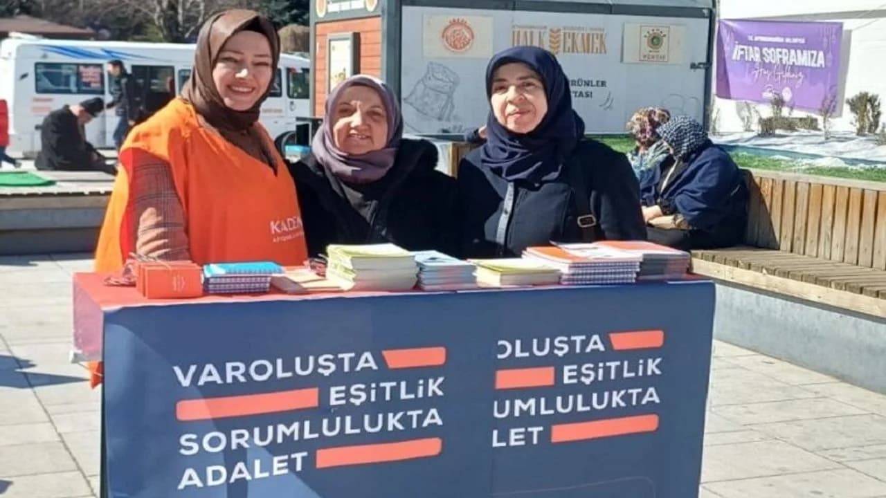 Afyonkarahisar’da KADEM’den Anlamlı Etkinlik: Zafer Meydanı’nda Kadın Hakları İçin Farkındalık Standı