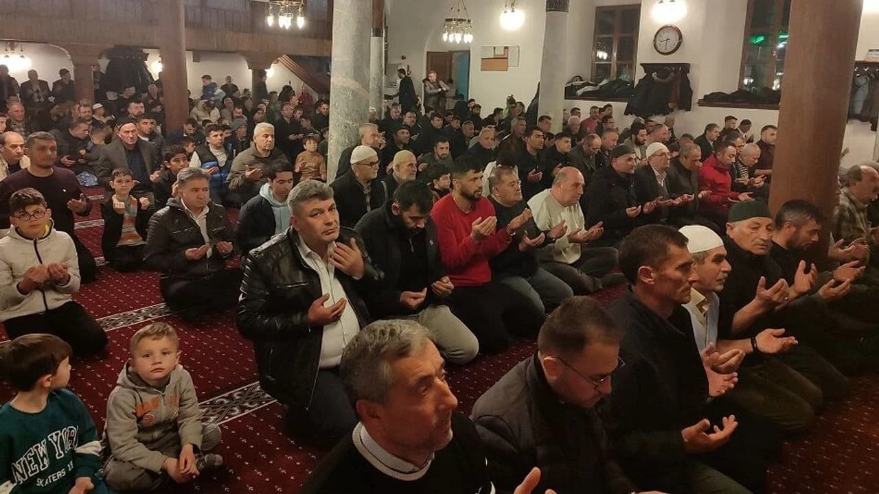 Afyonkarahisar'da Kadir Gecesi Coşkusu Camilere Taştı