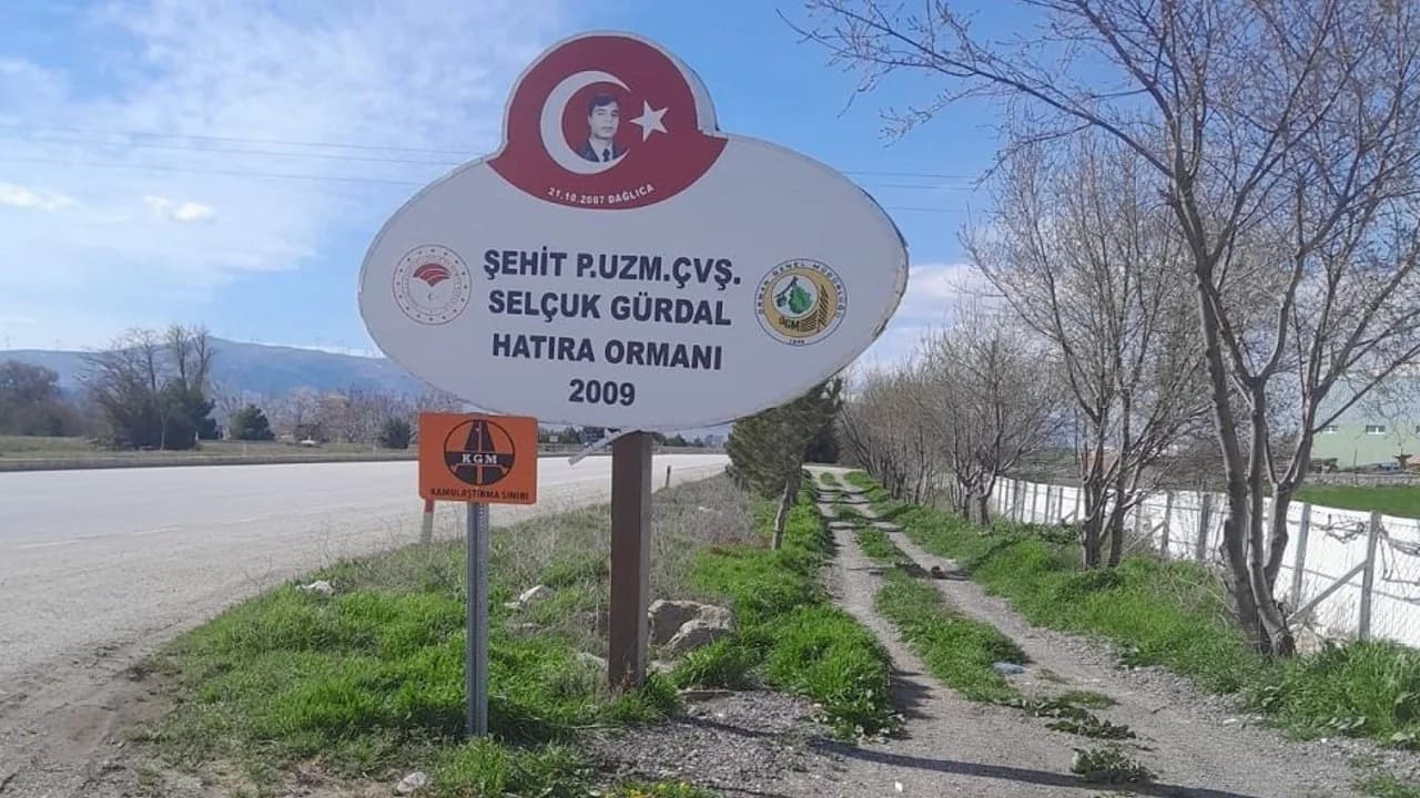 Şehit Hatıra Ormanındaki Tabela Engeli Kaldırıldı: Mısırlıoğlu'ndan Yetkililere Teşekkür