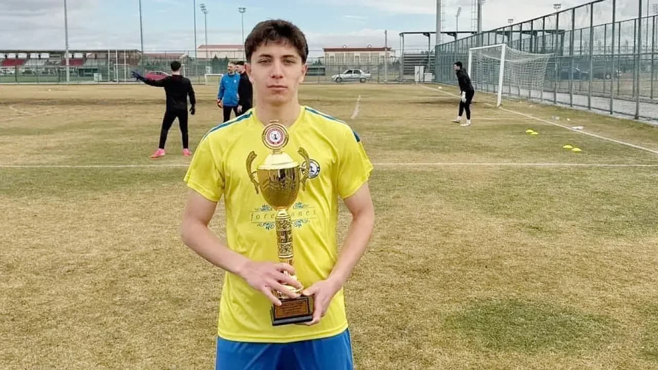 TFF 3. Lig Lideri Kütahyaspor, Afyon’un Genç Golcüsü Hüseyin Karaman’ı Transfer Etti