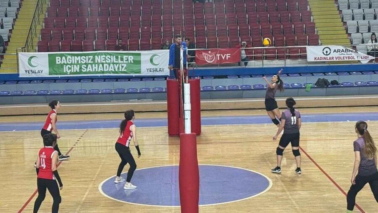 Afyonkarahisar'da Kadınlar Günü Voleybol Turnuvası Şampiyonu Belli Oldu