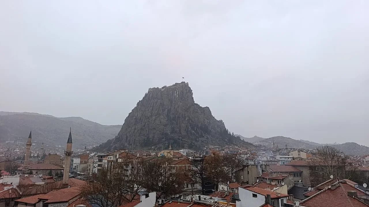 Afyonkarahisar’da Yeni Hafta Yağışla Başladı: Yağmur Gün Boyu Etkisini Sürdürecek