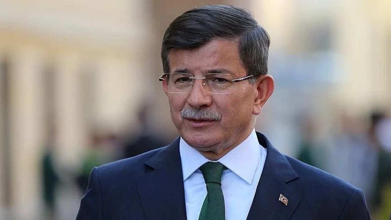 Davutoğlu'nun "23 Nisan Etkinlikleri İptal Edilsin" Önerisi Siyasette Yeni Bir Tartışmanın Fitilini Ateşledi