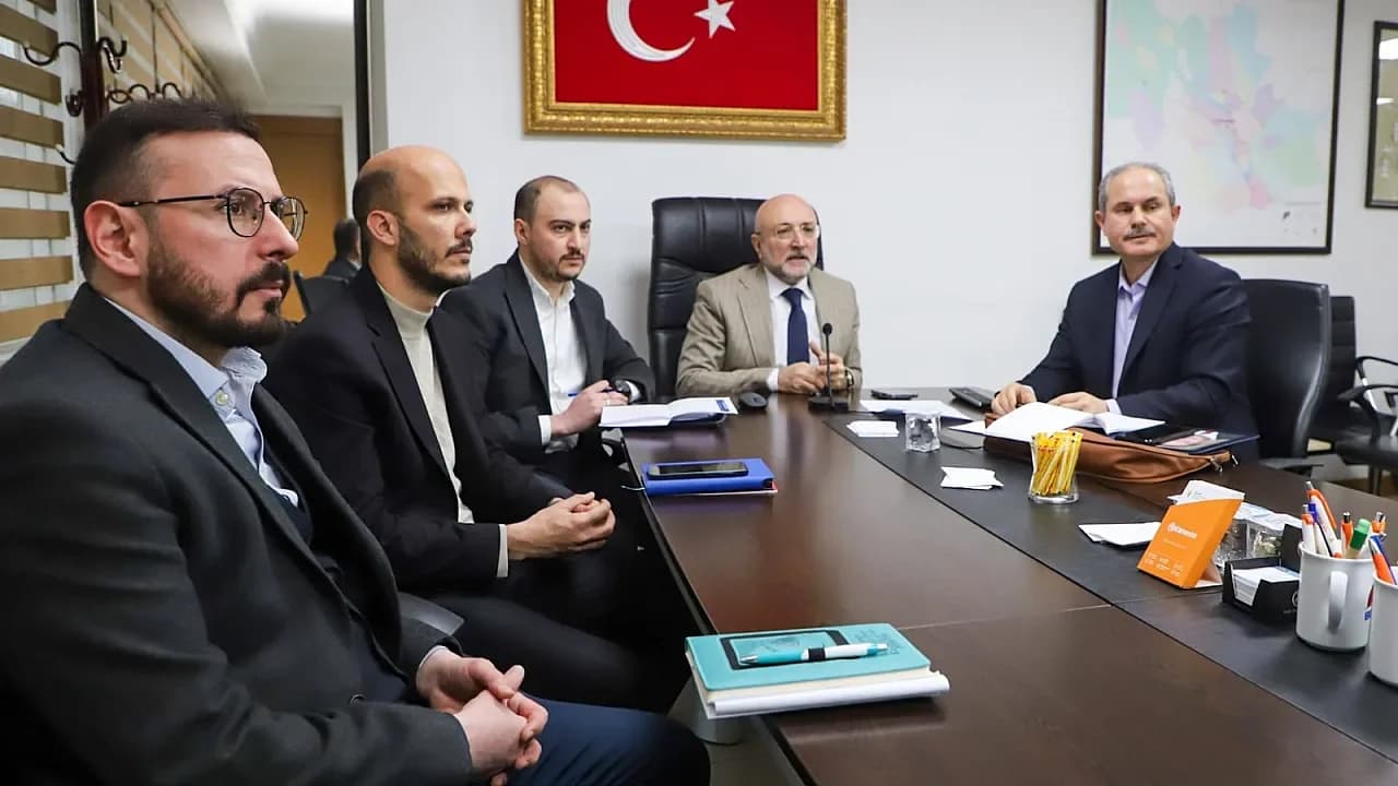 AK Parti Afyonkarahisar’da Seçim Mesaisi: Başkan Şahin İlçelerle Video Konferansta Buluştu