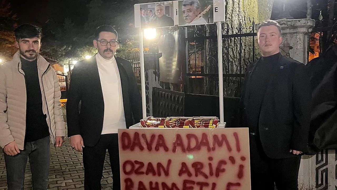 Anahtar Parti Gençliği’nden Ozan Arif İçin Vefa Programı