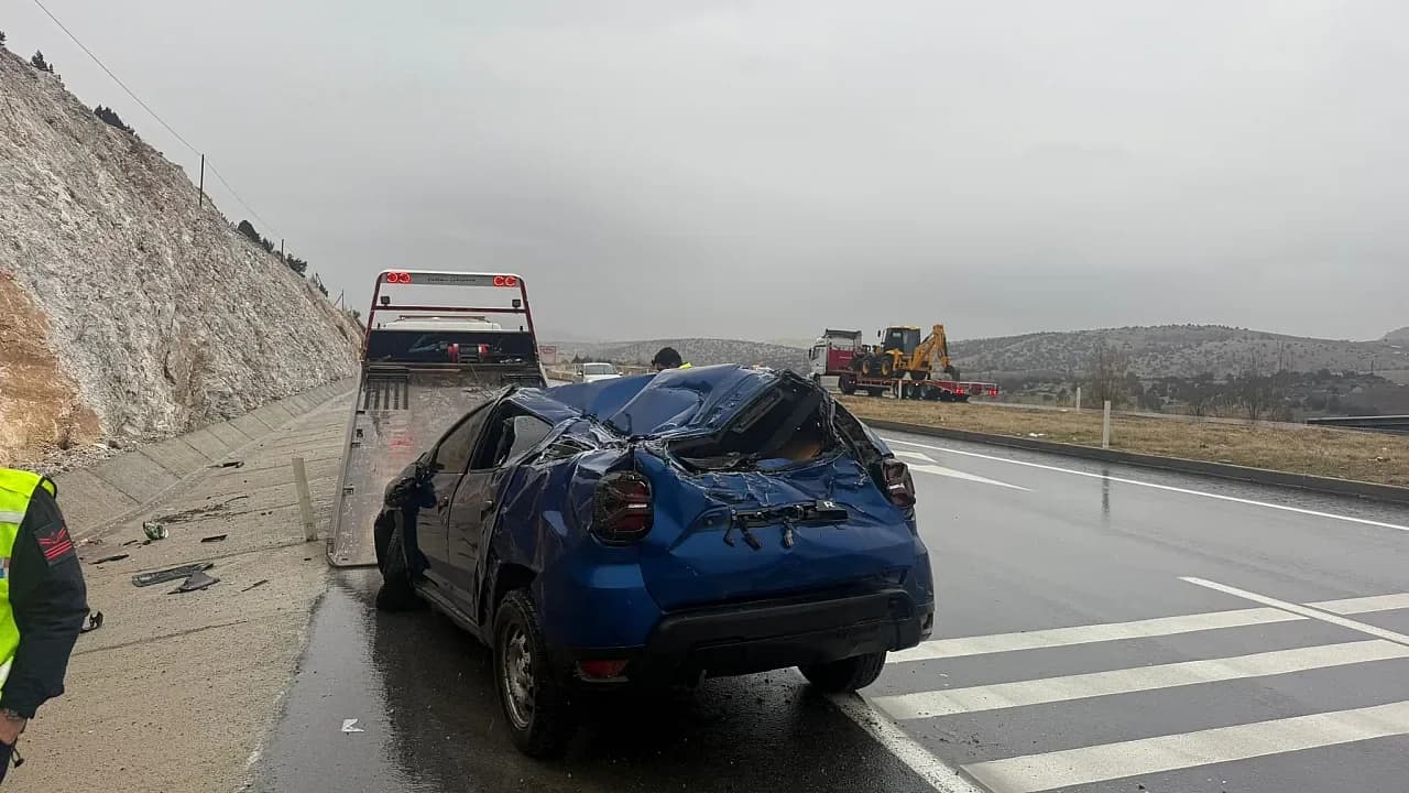 Emirdağ Çıkışında Can Pazarı: Hurdaya Dönen Araçtan Yaralı Kurtuldu