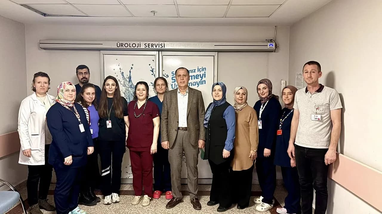 Afyonkarahisar Devlet Hastanesi’nde Ayın Servisi Belli Oldu: Üroloji Ekibine Başarı Plaketi