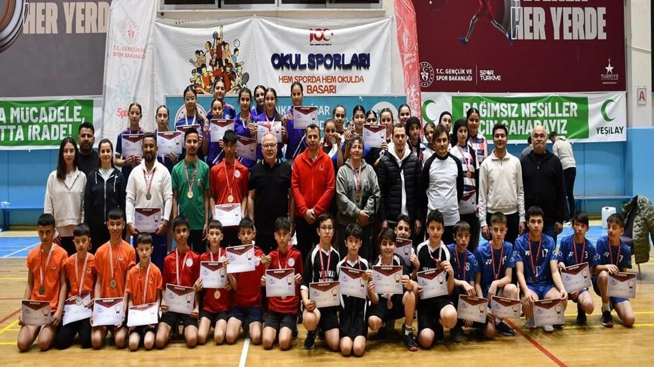 Afyonkarahisar'da Badminton Heyecanı Sona Erdi: Şampiyonlar Belli Oldu