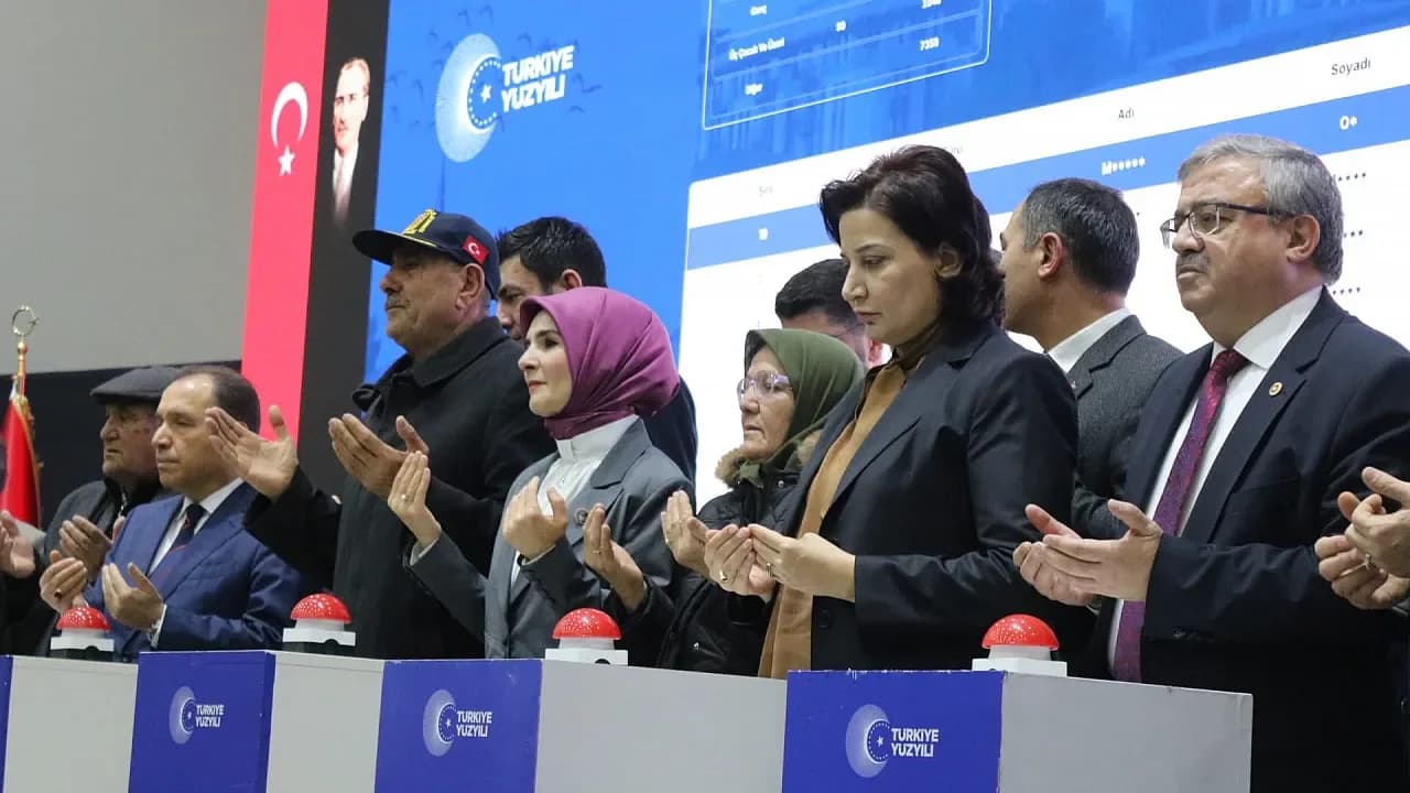 Bakan Göktaş Afyonkarahisar’da Duyurdu: “Konut Projeleriyle Sadece Ev Değil, Güçlü Aile Bağları İnşa Ediyoruz”