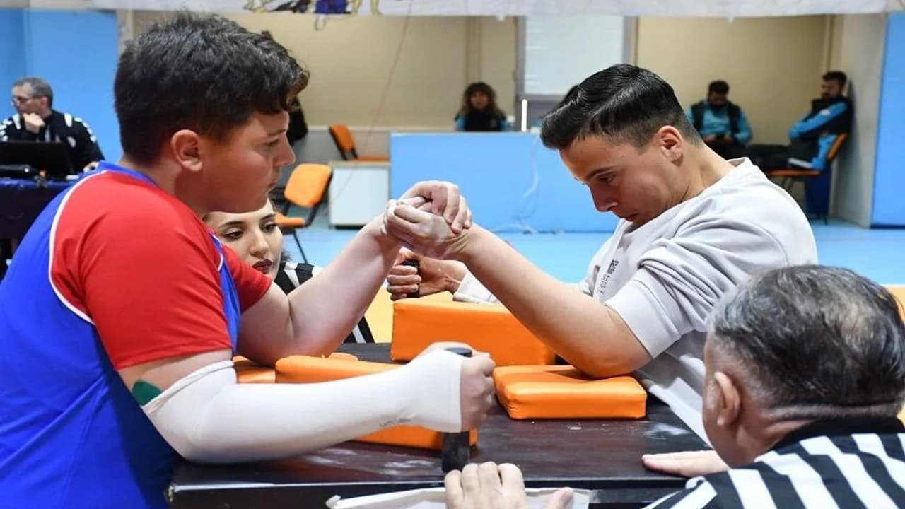 Afyonkarahisar'da Yıldızlar Bilek Güreşi Heyecanı Tamamlandı