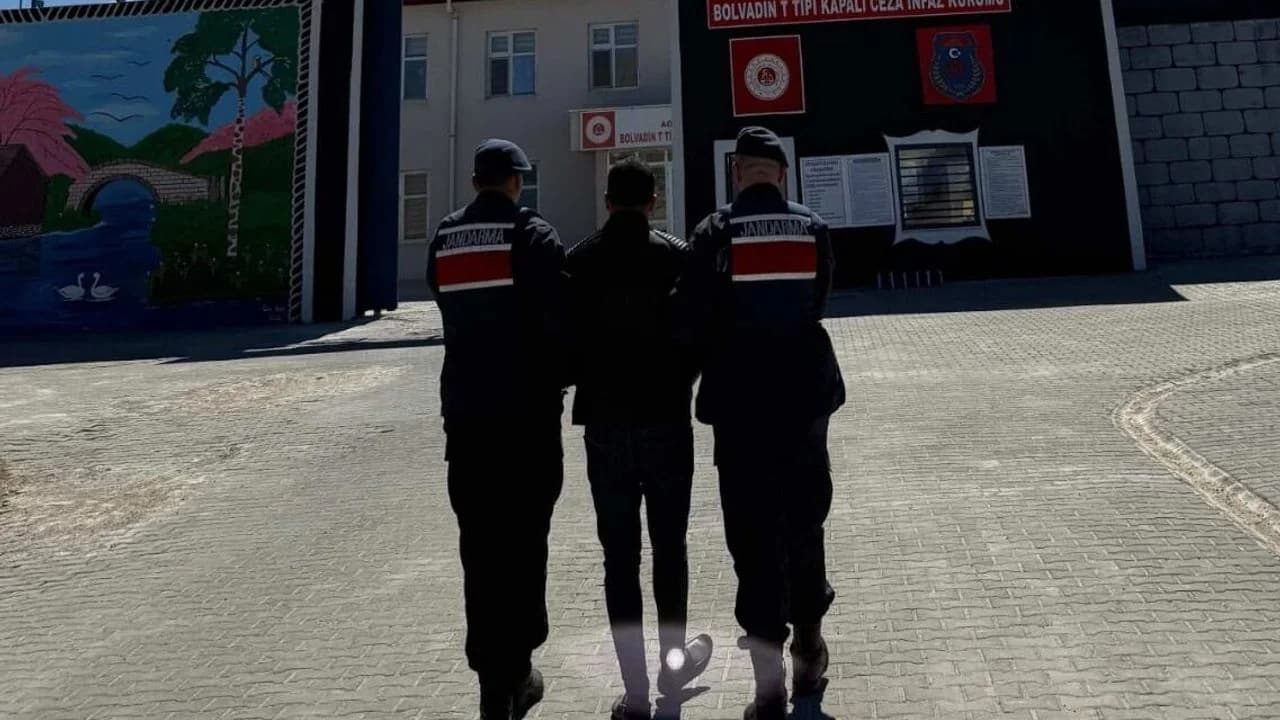 Bolvadin'de Firari Operasyonu: 19 Yıl Hapis Cezasıyla Aranan Şahıs Cezaevine Gönderildi