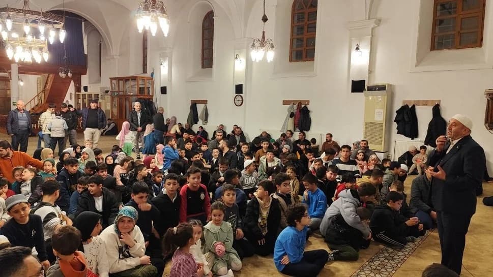 Bolvadin'de Gençler ve Aileleri 'Vakti Kuşanmak' Projesinde Bir Araya Geldi