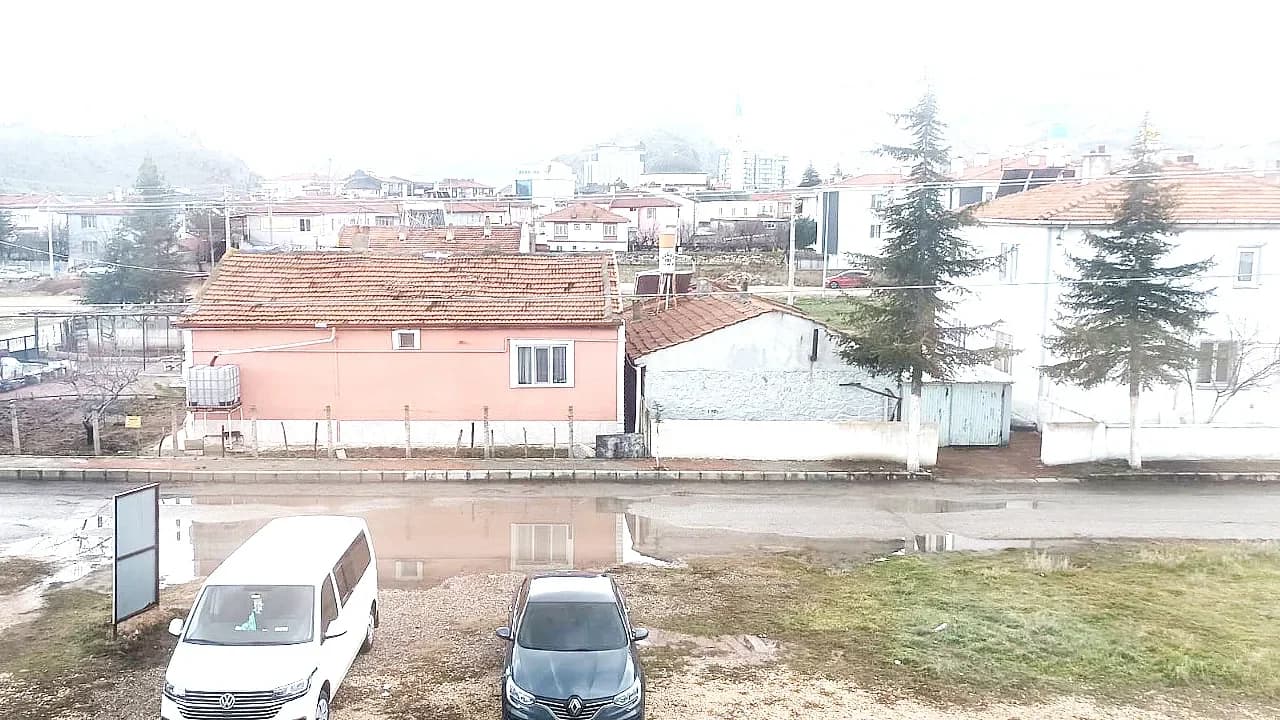 Karşıyaka Sakinlerinden ‘Çifte Standart’ Tepkisi: Çamur Çilesi Ne Zaman Bitecek?