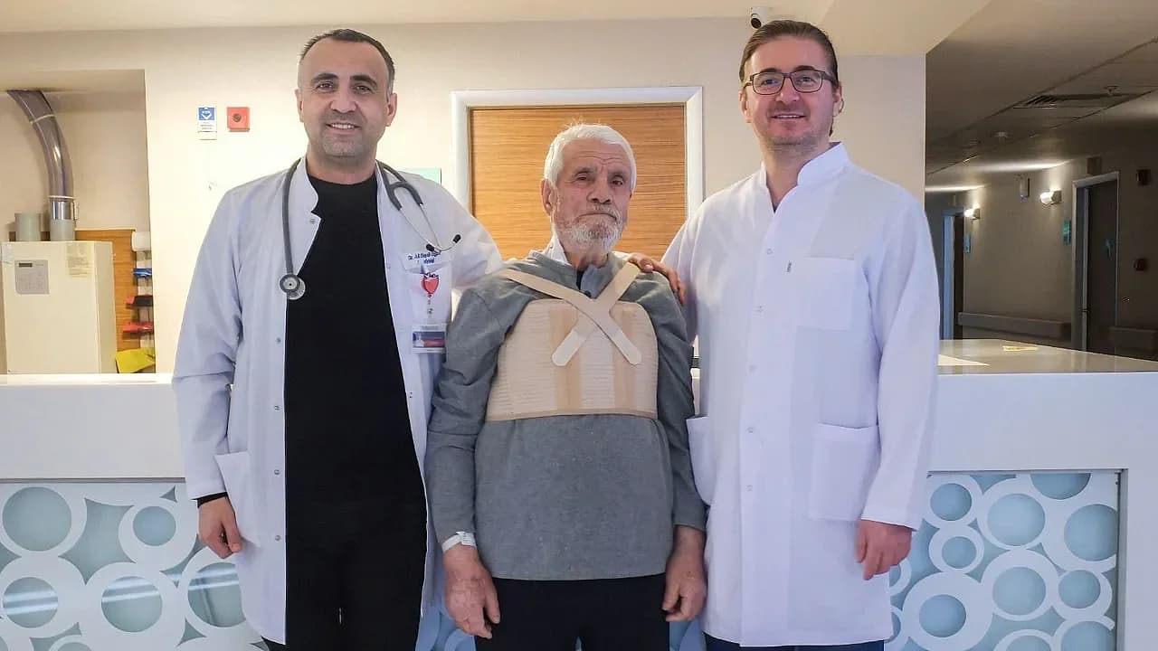 Afyonkarahisar’da Kritik Operasyon: 95 Yaşındaki Hasta Kalp Ameliyatıyla Hayata Tutundu