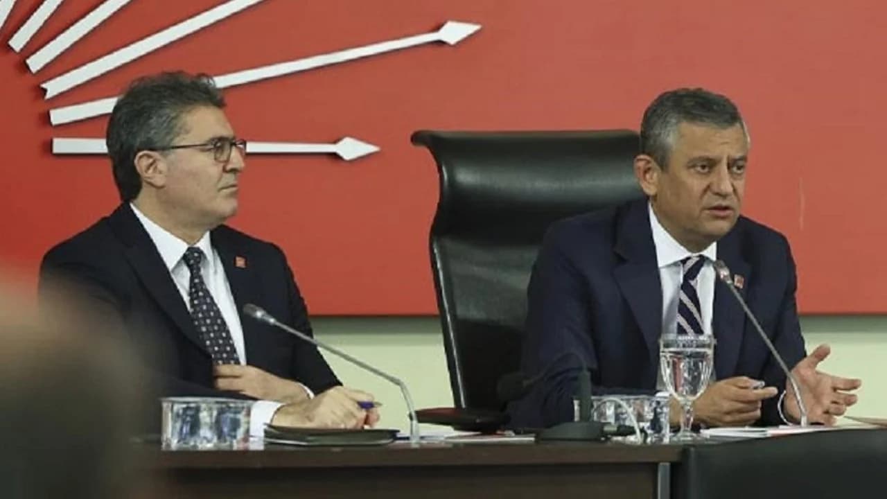 CHP'de Olağanüstü Zirve: İl Başkanları Yeni Yol Haritası İçin Toplandı, Tüm İllerde Ortak Ses Yükselecek