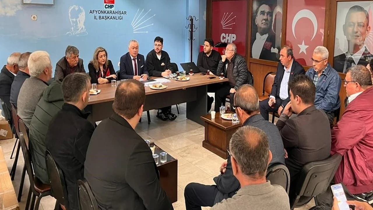 Afyonkarahisar CHP'den 'İktidar' Çıkışı: İlçe Başkanları Zirvesinde Yeni Dönem Stratejisi Belirlendi