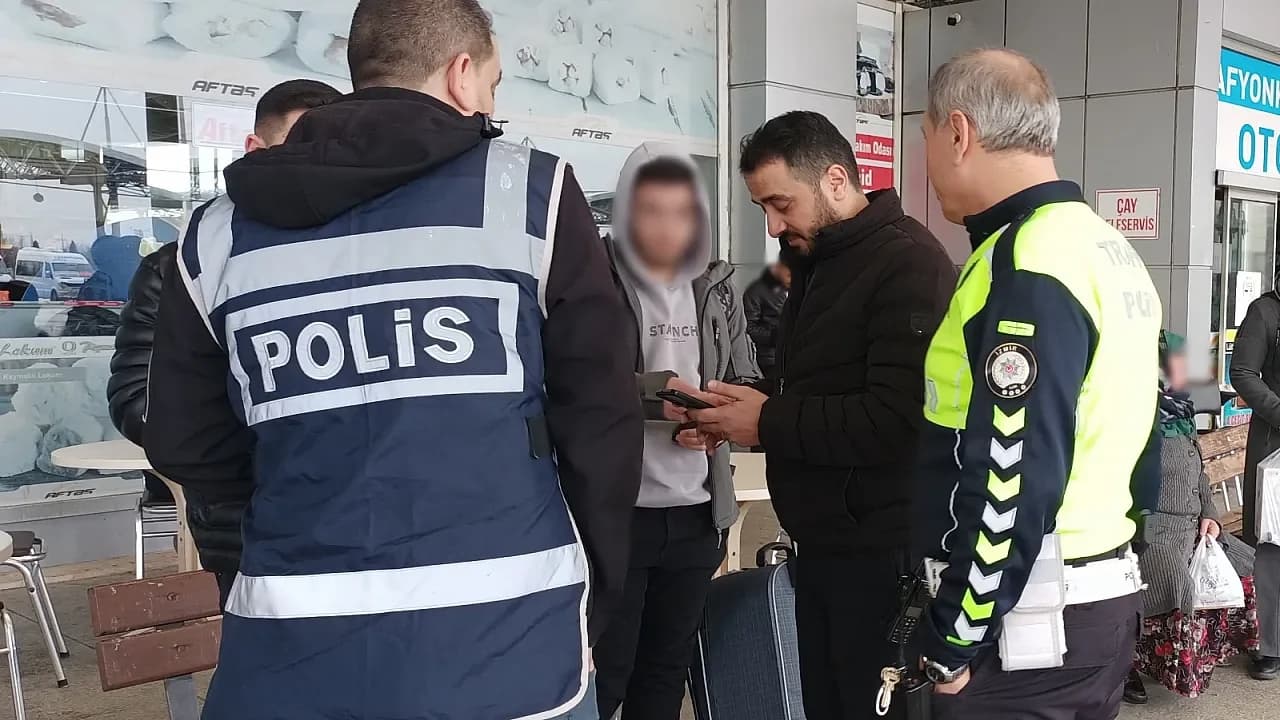 Afyonkarahisar’da Okul Zilinin Çalmasıyla Emniyet Teyakkuza Geçti: Çevre Denetimleri Sıkılaştırıldı