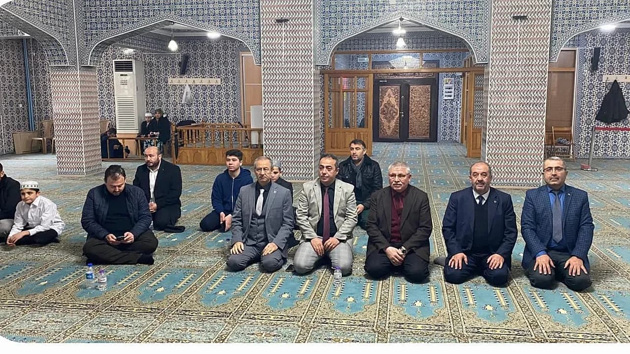 Afyonkarahisar’da İmam Hatipli Gençlerin Büyük Heyecanı: Devrane Camii’nde Manevi Yarış