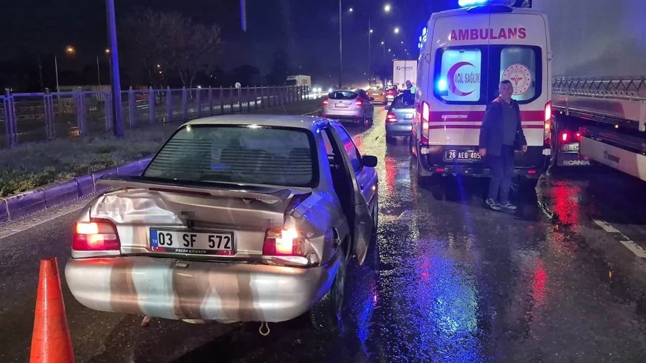 Eskişehir Çevre Yolu'nda Zincirleme Kaza: 4 Kişi Yaralandı
