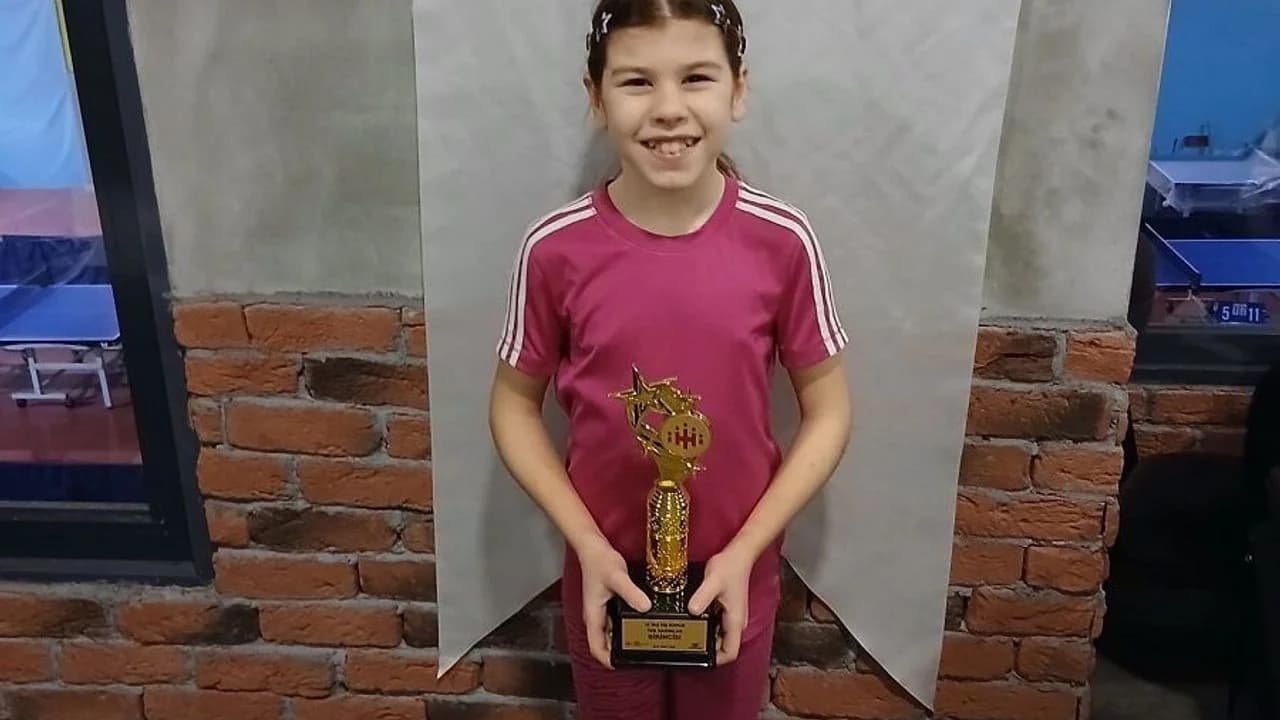 Afyonkarahisarlı Milli Tenisçi Hafsa Zehra Çınar İstanbul'da Kış Kupası Şampiyonu Oldu