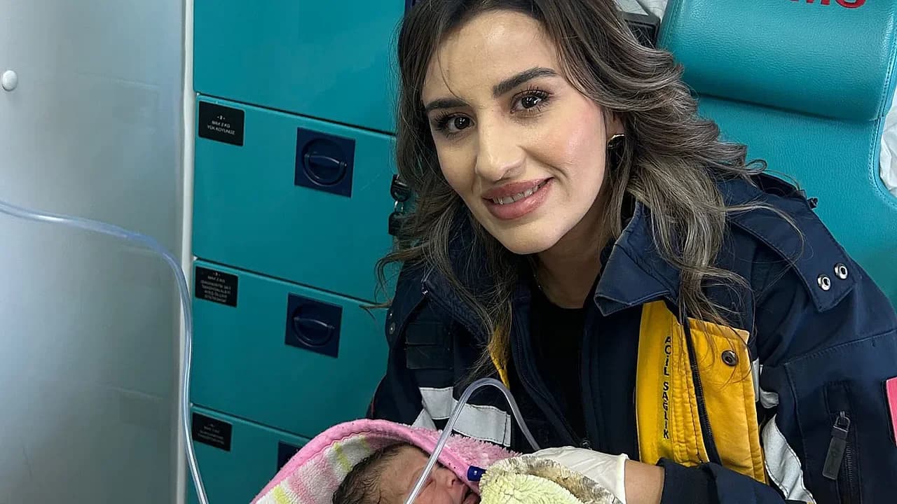 Çay Yolunda Mutlu Son: Hastaneye Yetişemedi, Bebek Ambulansta Doğdu