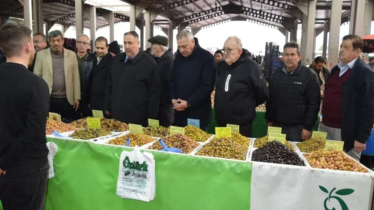 İYİ Parti Afyonkarahisar İl Başkanı Mısırlıoğlu’ndan Cumartesi Pazarı Ziyareti: "Ürün Var, Alıcı Yok"