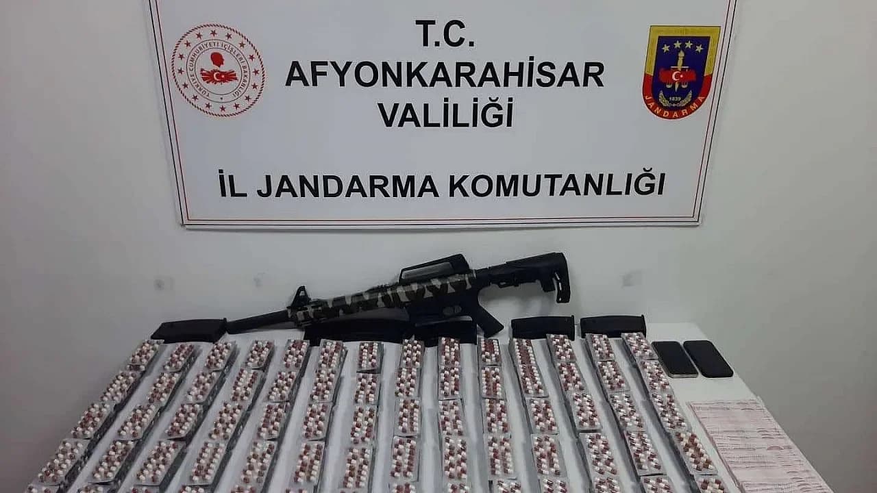 Afyonkarahisar’da Zehir Tacirlerine Darbe: 3 Köyde Eş Zamanlı Operasyon
