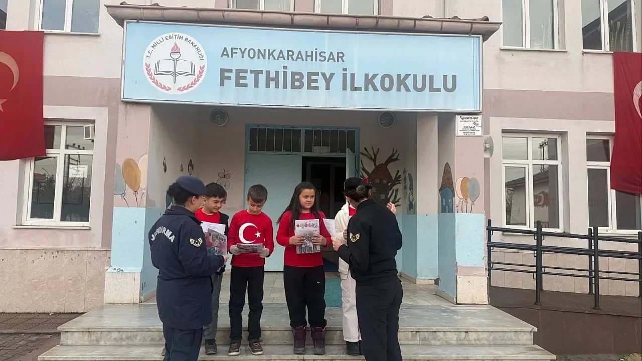 Fethibey’de Jandarma’dan Çifte Program: KADES Farkındalığı ve Öğrenci Buluşması