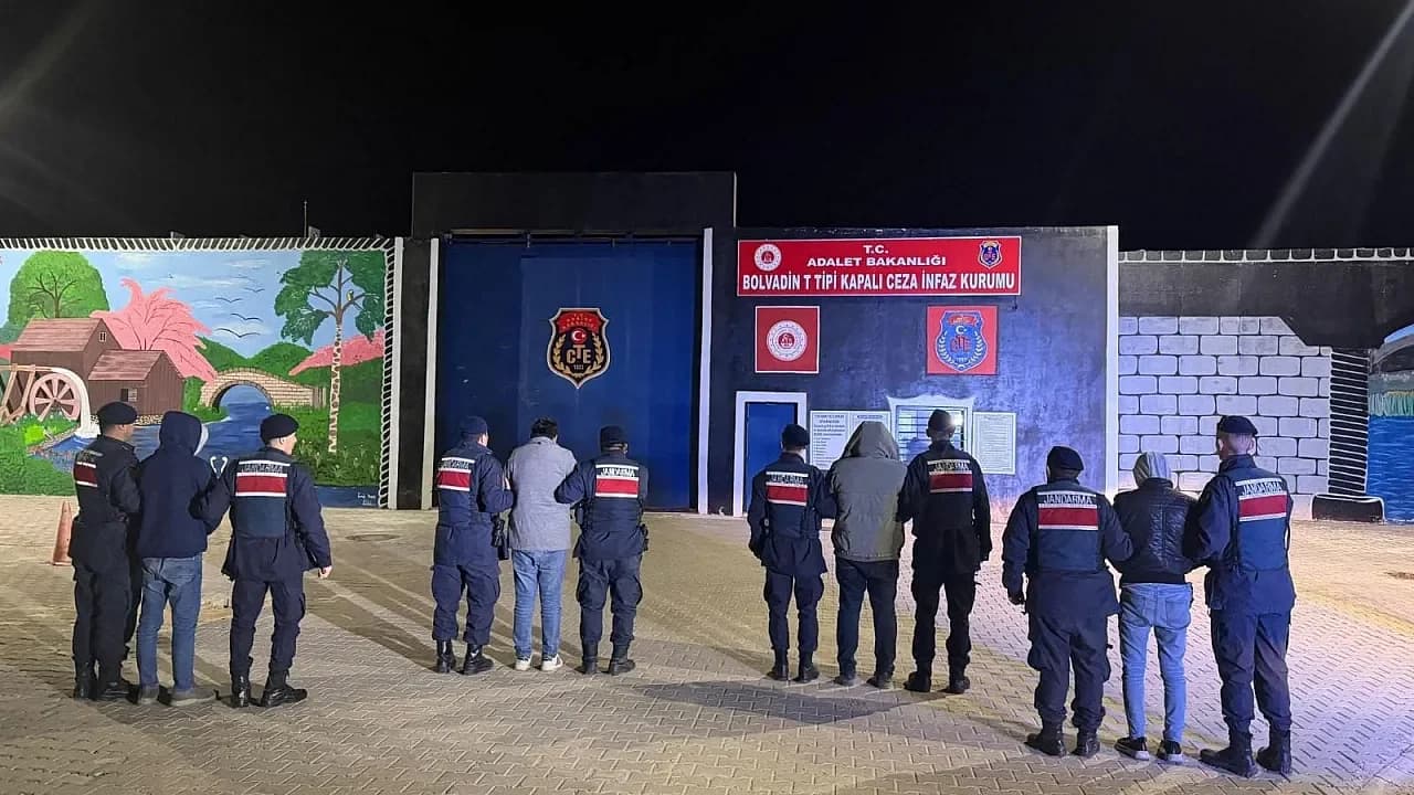 Afyonkarahisar'da Uyuşturucu Operasyonu: Binlerce Doz Zehir Yakalandı, 6 Kişi Tutuklandı