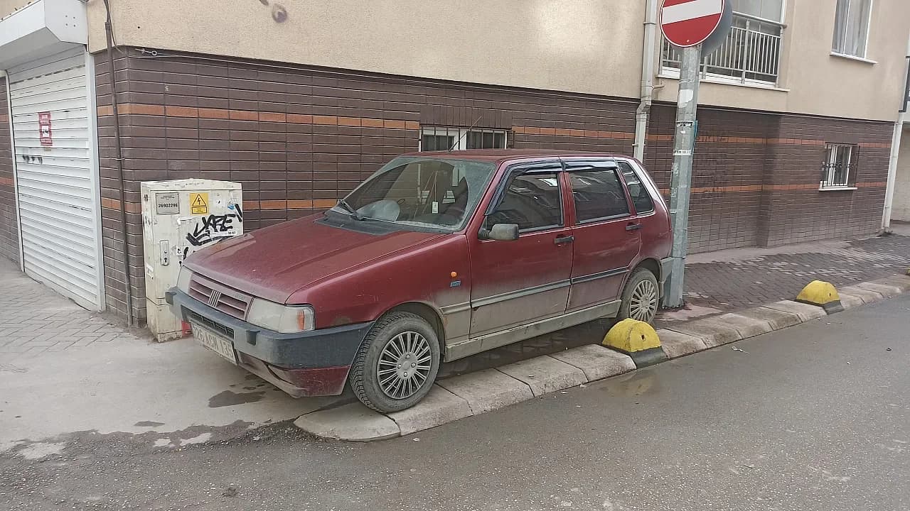 Eskişehir’de Pes Dedirten Park: Engelli Rampasını Kapattı, Yayaları Yola Döktü