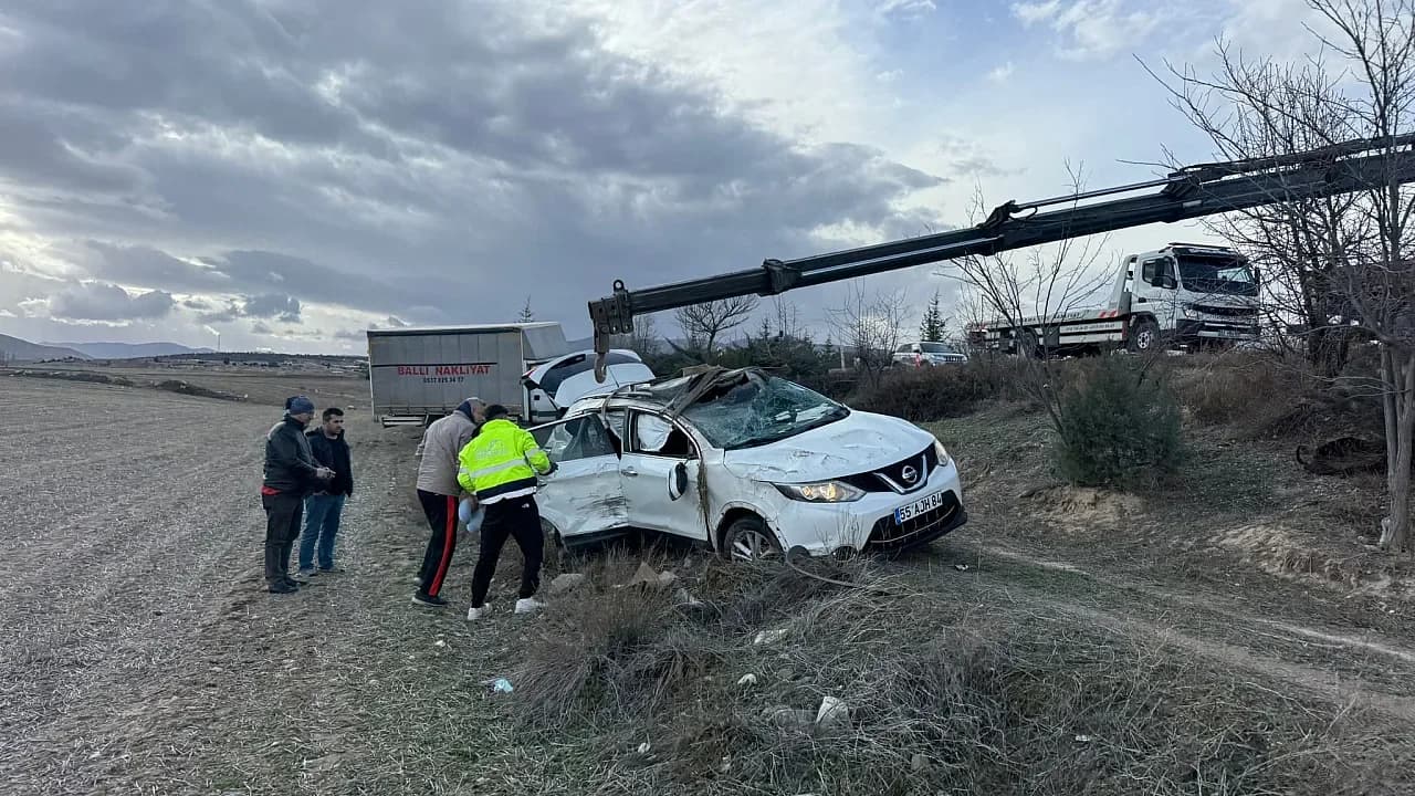 Emirdağ’da İki Araç Çarpıştı: İkisi Çocuk 3 Yaralı